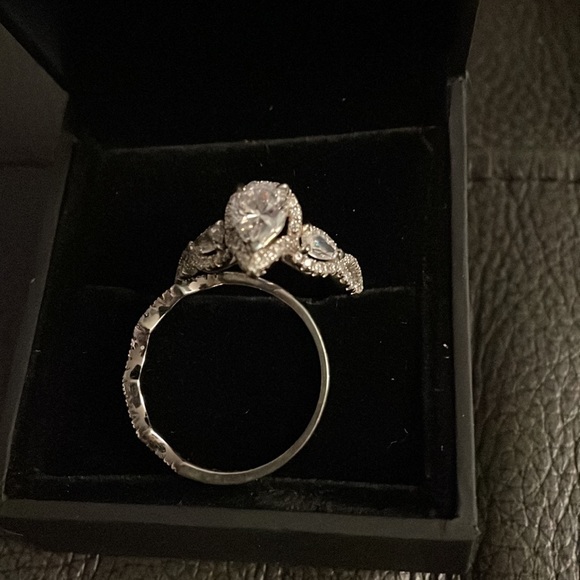 Jeulia 3 Stone Twist Pear Cut Sterling Silver Ring Set - Picture 2 of 4